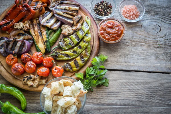 Grilled vegetables on the wooden board — Stock Photo, Image