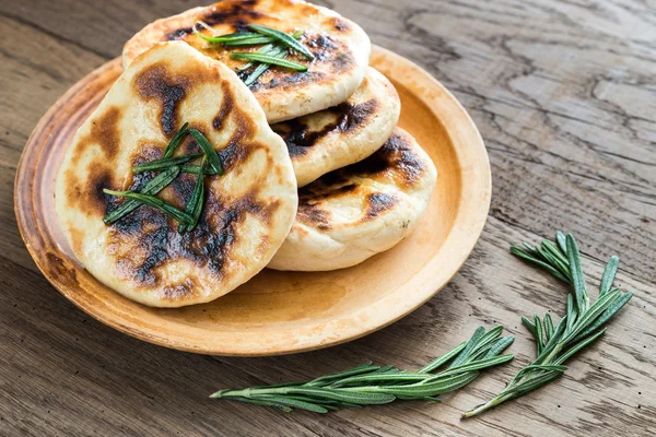 Grilovaná flatbreads s rozmarýnem — Stock fotografie