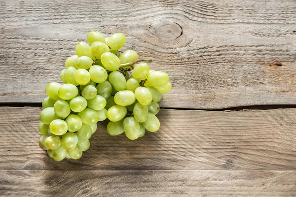 Bunch of white grape on the wooden background — Stock Photo, Image