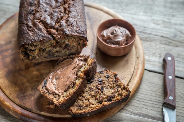 Loaf of banana-chocolate bread with chocolate cream — Stock Photo, Image