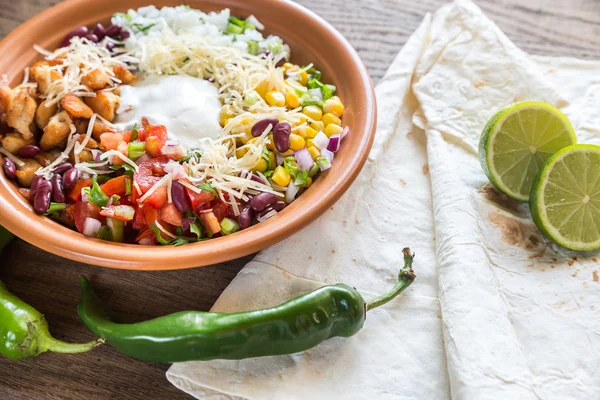 Tigela de burrito de frango — Fotografia de Stock