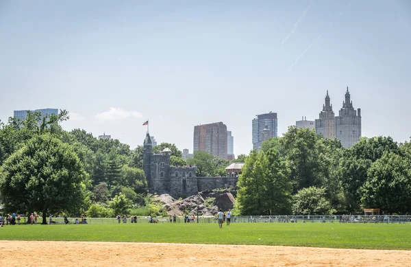 Vue sur le château du Belvédère à Central Park à New York — Photo