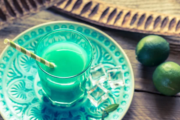 Glass of blue curacao and juice cocktail — Stock Photo, Image