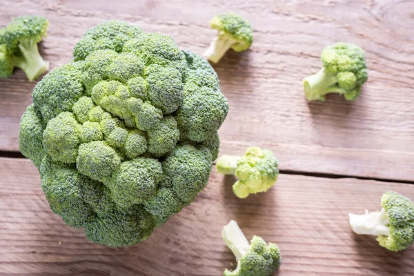 Fresh broccoli on the wooden background — Stock Photo, Image