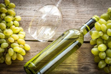 Beyaz şarap üzüm grup ile