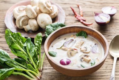 Tay Hindistan cevizi krem çorbası