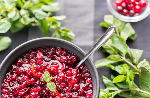 Tigela de molho de cranberry caseiro — Fotografia de Stock