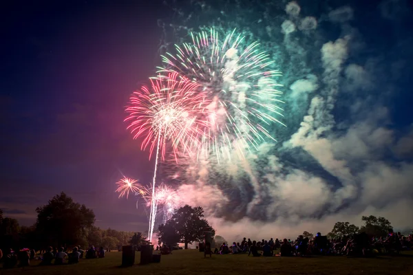 People looking at fireworks in honor of Independence Day — Stock Photo, Image
