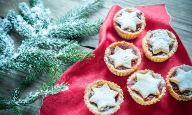 Noel ağacı dalı ile Pies kıyma