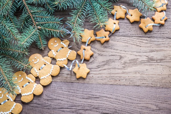 Pepparkakor krans med granen gren — Stockfoto