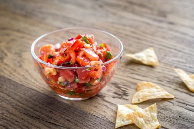 salsa tortilla cips ile kase