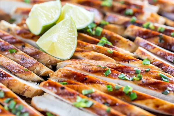 Slices Grilled Chicken Lime Sauce — Stock Photo, Image