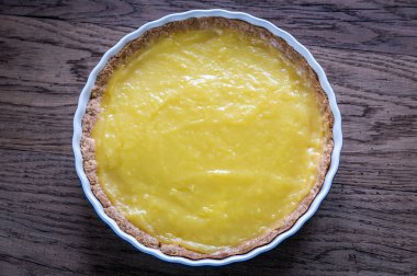 Ahşap zemin üzerine limon ekşi