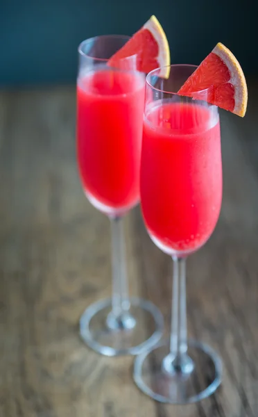 Zwei Gläser Mimosen-Cocktail — Stockfoto