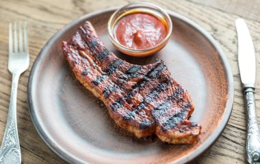 Izgara domuz kaburga kısmını