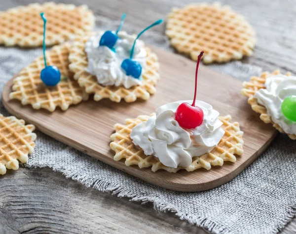 Belgické wafle se šlehačkou — Stock fotografie