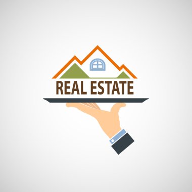 Bir ev ile bir tepsi tutan el.