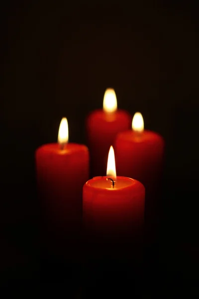 神秘的蜡烛，在黑暗中 — 图库照片