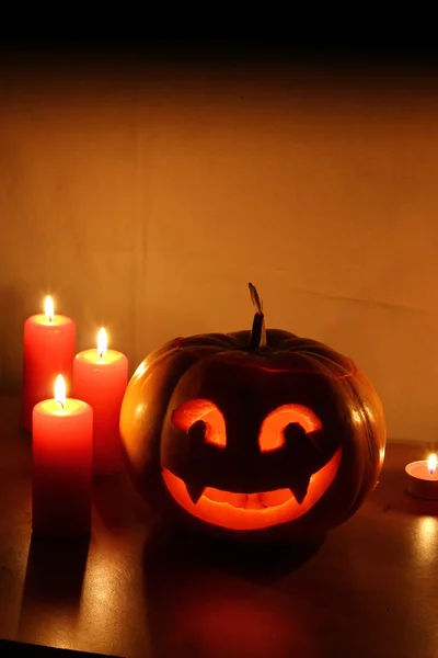 Citrouille d'Halloween avec des bougies — Photo