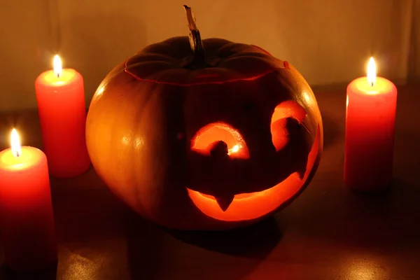 Halloween pumpa med ljus — Stockfoto