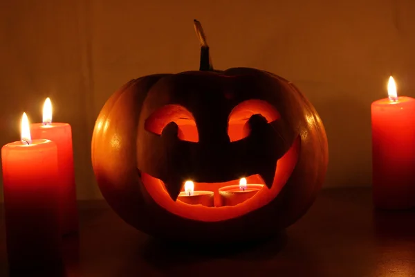 Calabaza de Halloween con velas — Foto de Stock