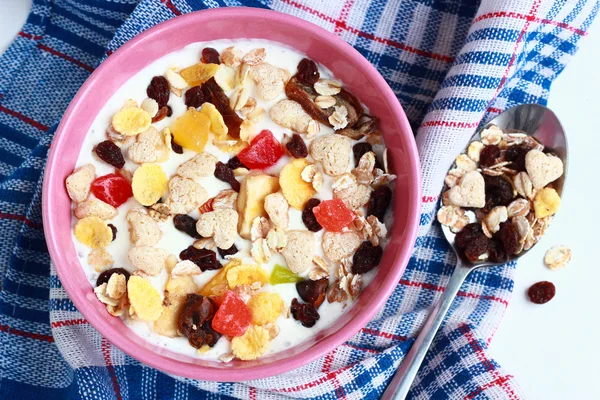 Yoğurtlu ev yapımı müsli — Stok fotoğraf