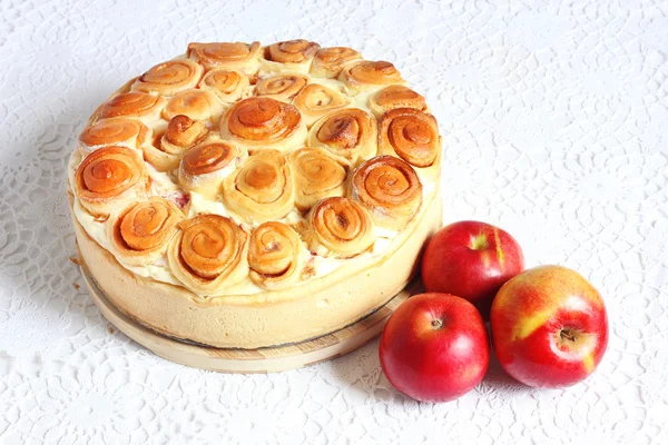 Delicious apple pie isolated on white background. — Stock Photo, Image