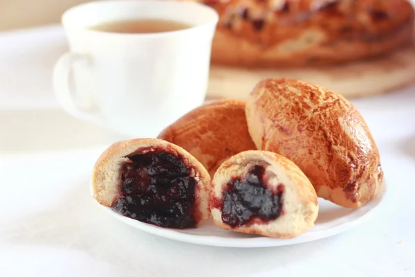 Pastry with plum — Stock Photo, Image