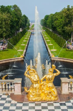 Peterhof Palace St Petersburg, Rusya. Alt Park Grand Cascade çeşmeler. Peterhof Unescos Dünya Mirası listesinde yer Palace