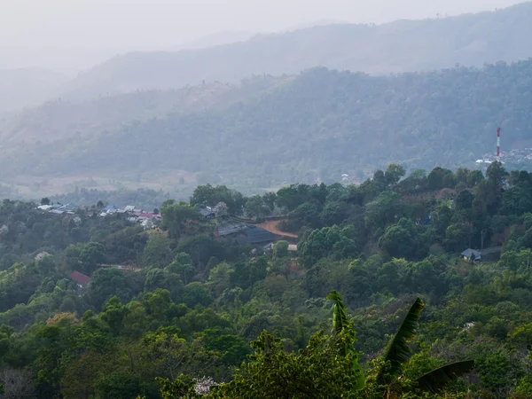 Berg in schemering in chang heuvel in chiang rai, thailand — Stockfoto