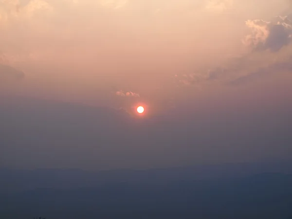 Muhteşem günbatımı altın gökyüzü