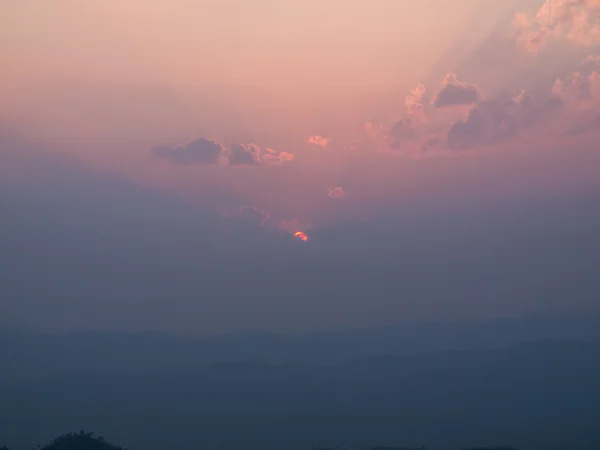 Εκπληκτικό ηλιοβασίλεμα χρυσή ουρανό — Φωτογραφία Αρχείου