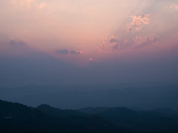 Sonnenuntergang im Berg, doi chang in chiang rai, Thailand — Stockfoto