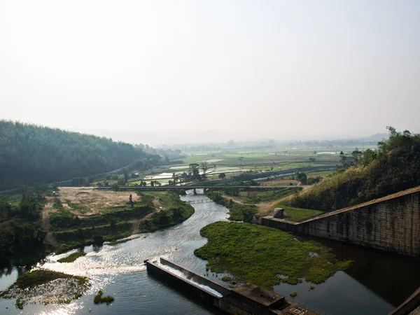 Canel ve çeltik alan mae suay rezervuar, chiang rai, tha yakın