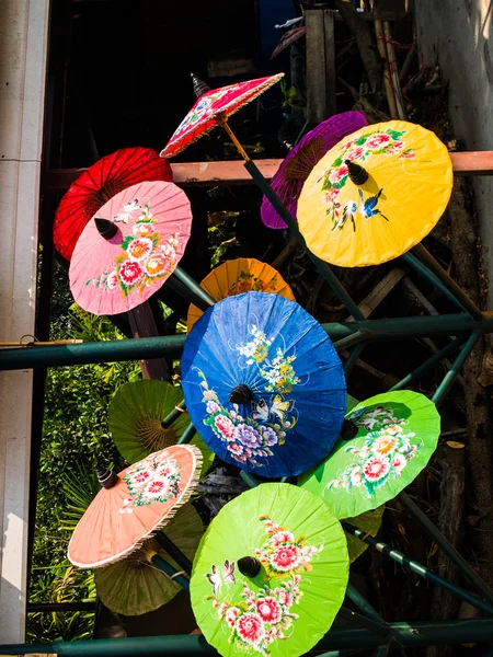 Colorful rice paper umbrella dried in nature. — Stock Photo, Image