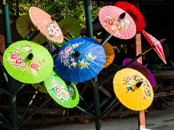 Colorful rice paper umbrella dried in nature. — Stock Photo, Image