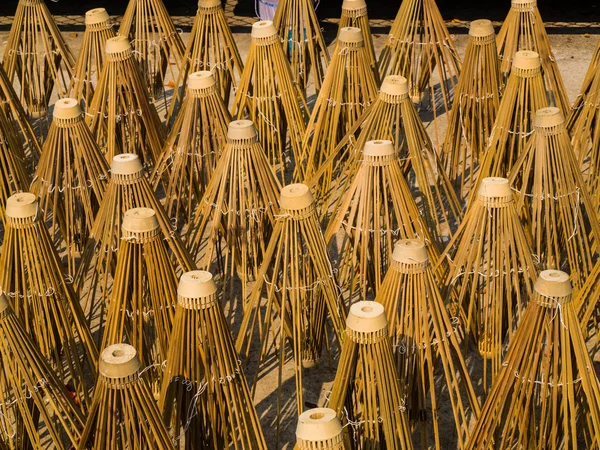 Bamboo frames of paper umbrella dried in sunling — ストック写真