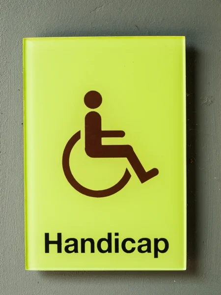 Grünes Glas Handicap-Schild an grauer Wand — Stockfoto