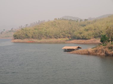 Ben kulübe bambu yüzen