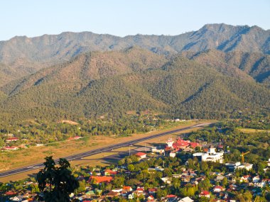 mae hong son Havaalanı havadan görünümü.