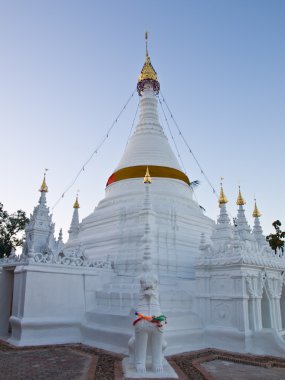Tai yai stil pagoda wat phra sigha guardian ile o DOI k