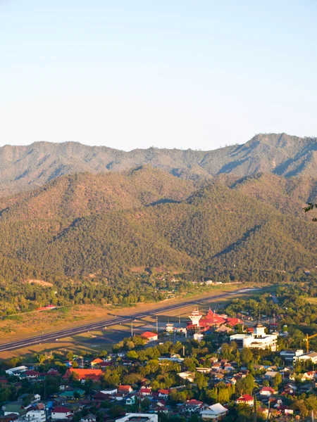 mae hong son Havaalanı havadan görünümü.