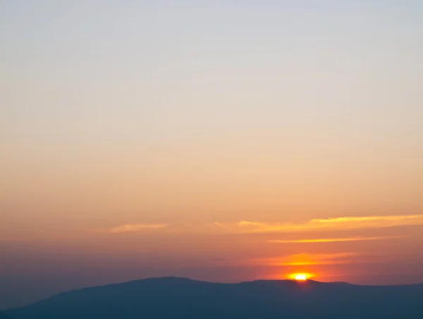 Sonnenuntergang in den Bergen von Nakorn Ratchasima in Thailand — Stockfoto