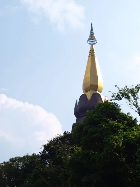 Pagoda violeta en la montaña en Chiang Mai, Tailandia —  Fotos de Stock