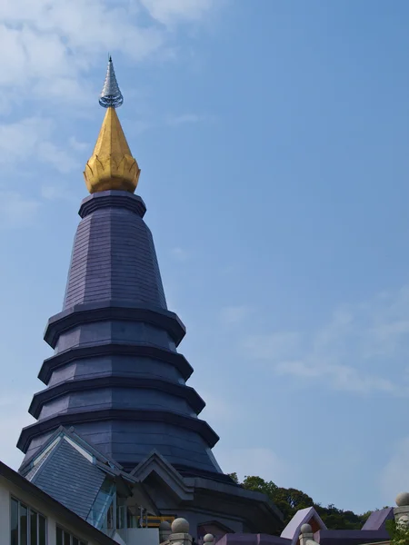 Fialový pagoda na hoře v Chiang Mai, Thajsko — Stock fotografie