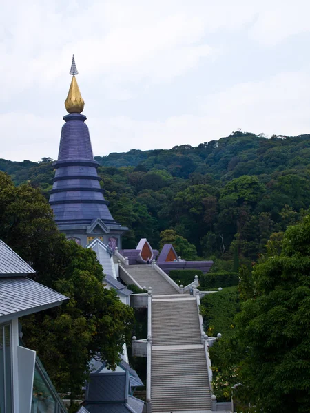 Violet pagode op berg in Chiang Mai, Thailand — Stockfoto