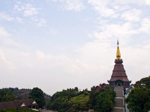 Violet pagode op berg in Chiang Mai, Thailand — Stockfoto