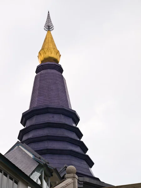 Fialový pagoda na hoře v Chiang Mai, Thajsko — Stock fotografie