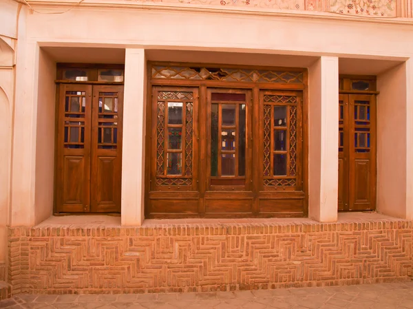 Dış leke cam ahşap kapı eski evde tarihi: Kashan, Iran