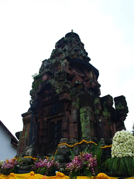 Starożytnego khmerski laterite sanktuarium w Sakon Nakorn w Tajlandii — Zdjęcie stockowe